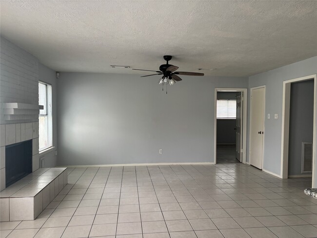 Building Photo - 402 Oak Harbor Dr