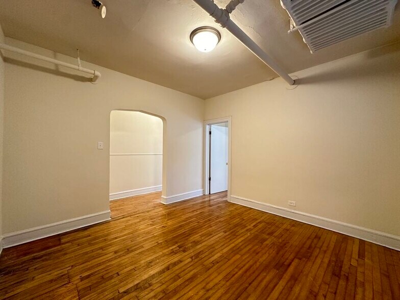 Building Photo - 2330 N Spaulding Ave