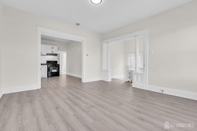 Building Photo - 375 Delavan St