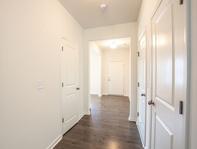 Building Photo - BEAUTIFUL 4 bedroom Single Family Home for...