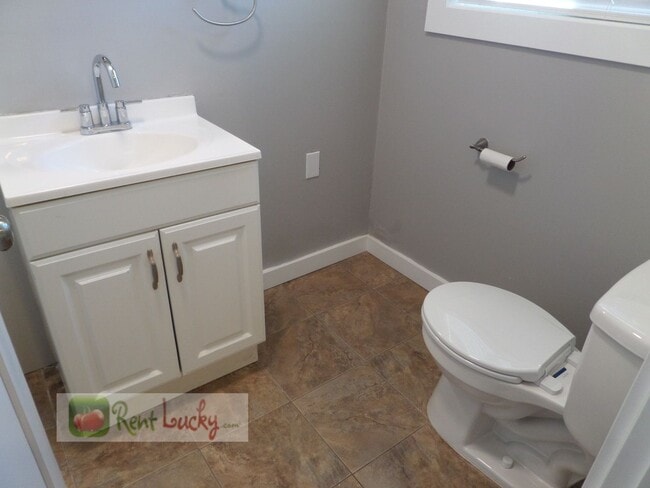 Building Photo - Adorable 3-Bedroom Home w/Large Fenced Yar...