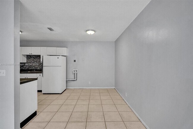 Building Photo - 5316 NW 24th Ct