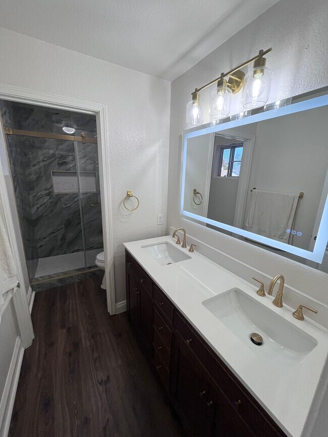 Building Photo - 4 BEDROOM TROPICAL OASIS IN W. ROSEVILLE W...