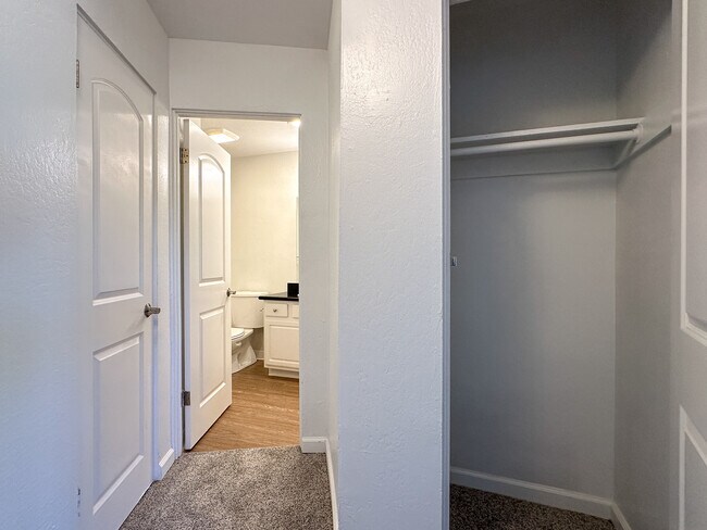 Building Photo - 1823 Lincoln Ave