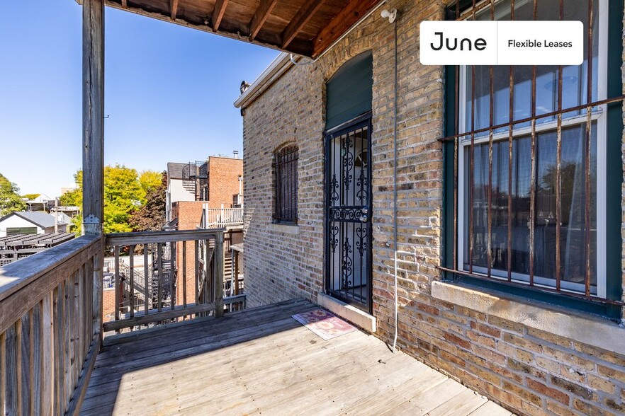 Building Photo - 1214 N Damen Ave