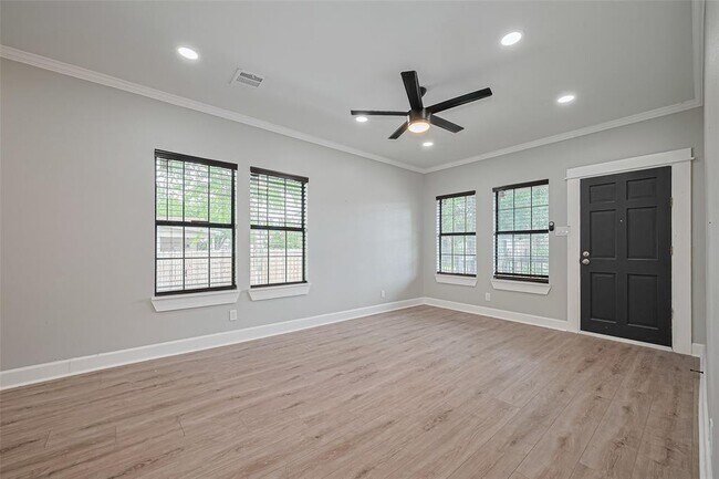Building Photo - 1205 E 27th St