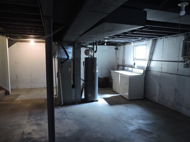 Building Photo - 407 Beechwood Dr