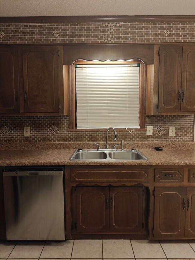 Building Photo - Elegant & Spacious 3-Bedroom Brick Home with Private Garage