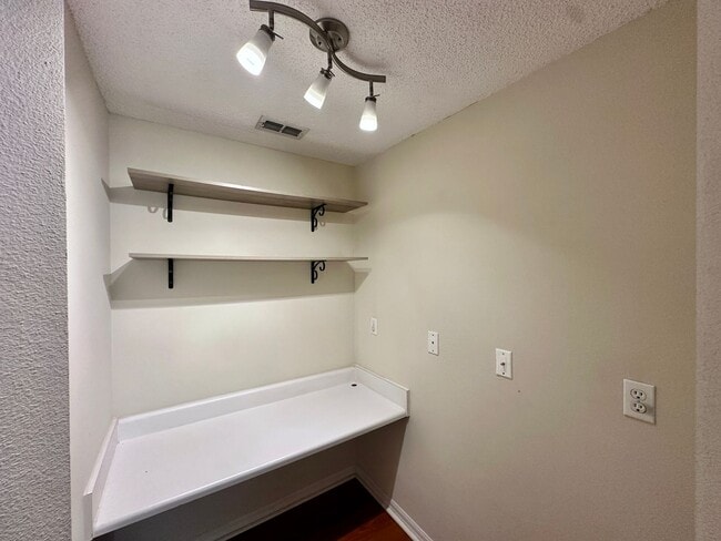 Building Photo - Charming 1-Bedroom Loft-Style Condo in The...