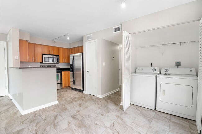 Building Photo - 1055 Crystal Way