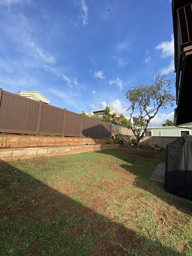 Building Photo - 95-696-696 Makaiolani St