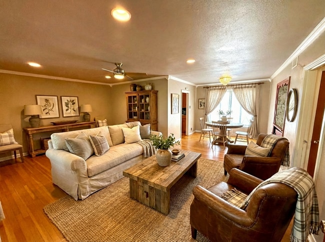 Building Photo - **APPLICATION RECEIVED** *MOVE IN SPECIAL* Gated Home With Hill Country Living Just Minutes From ...