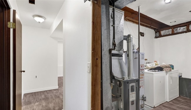 Building Photo - Spacious 4 Bedroom, 2 Bathroom Home