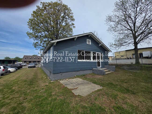 Building Photo - 526 E 17th St