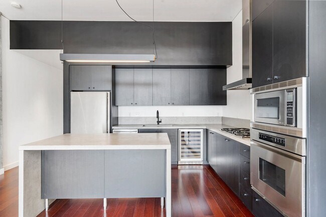 Building Photo - The Civic - 2 bed/2 bath, east facing 16th...
