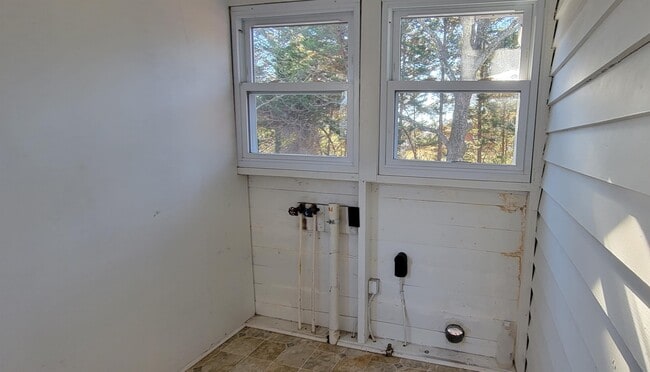 Building Photo - 207 Bell St