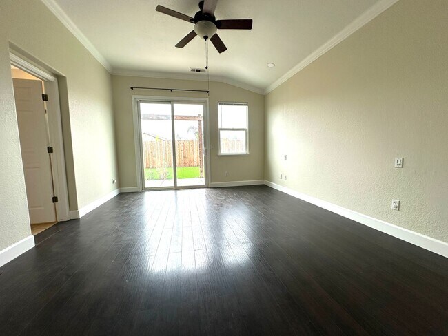 Building Photo - Beautiful 3-bedroom home in the heart of Manteca