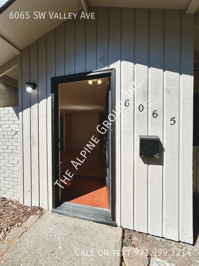 Building Photo - 2 Bedroom Townhome in Beaverton off Allen ...