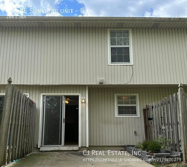 Building Photo - 203 NE Sunshine St