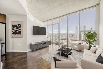 Building Photo - 38th Floor Spire Stunner!