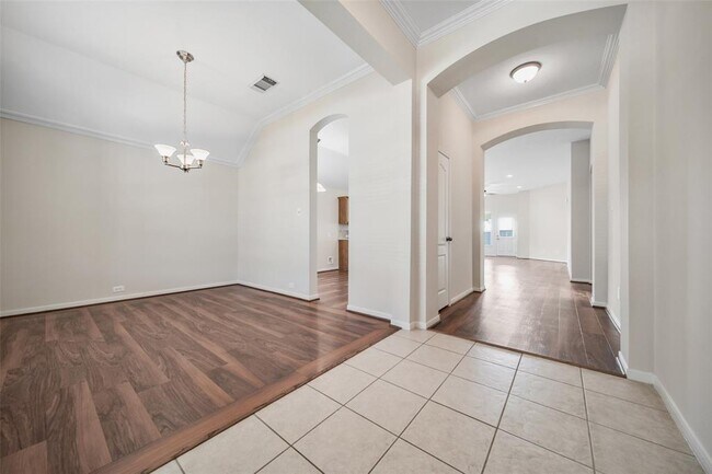 Building Photo - 7427 Rustic Chase Dr
