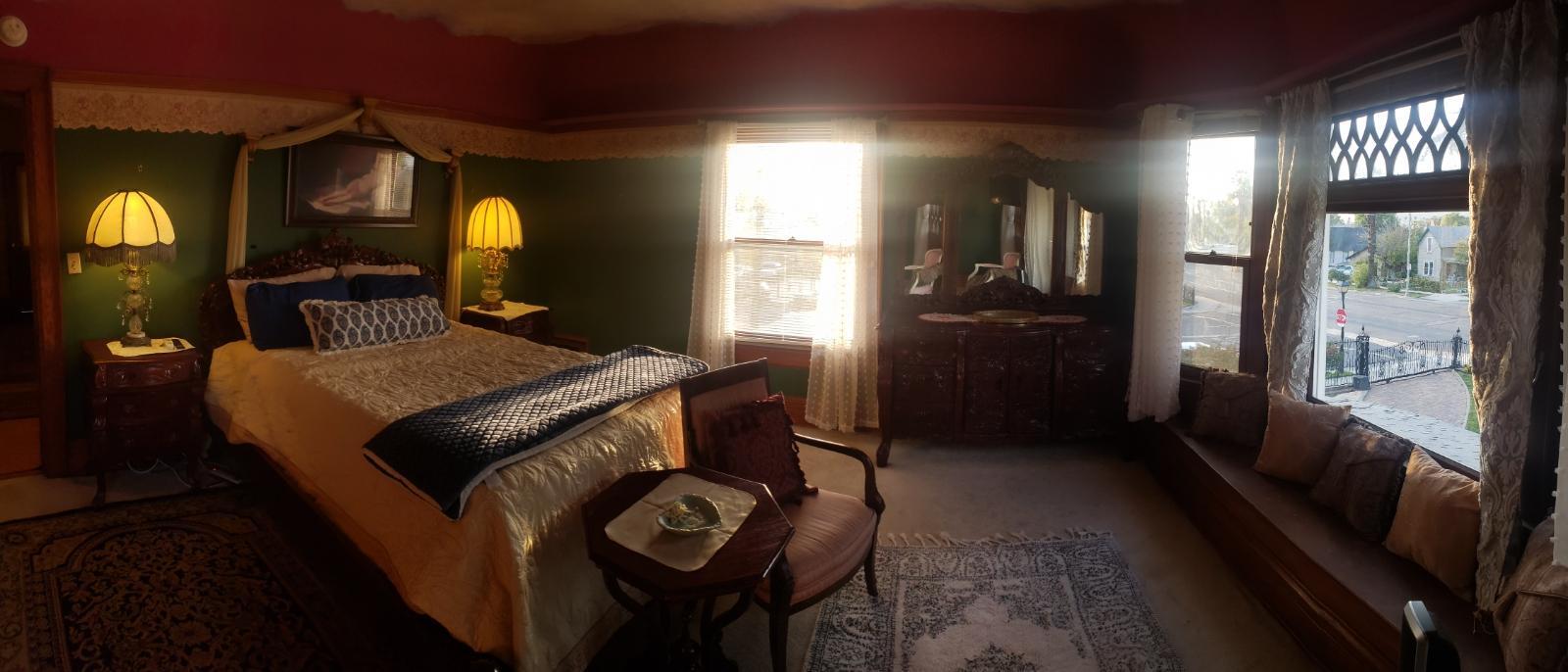 French Room $1350 - 2374 Mission Inn Ave