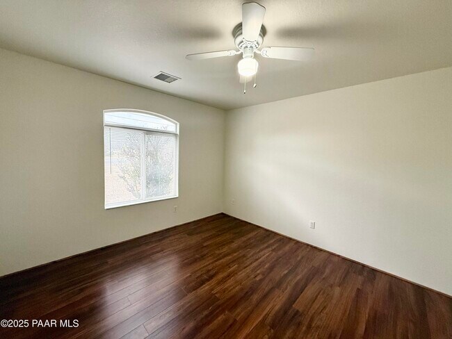 Building Photo - 5102 E Ramada Dr