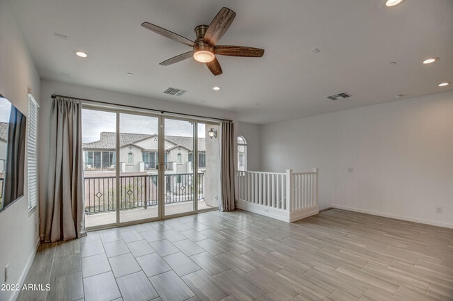 Building Photo - 4655 S Vapor