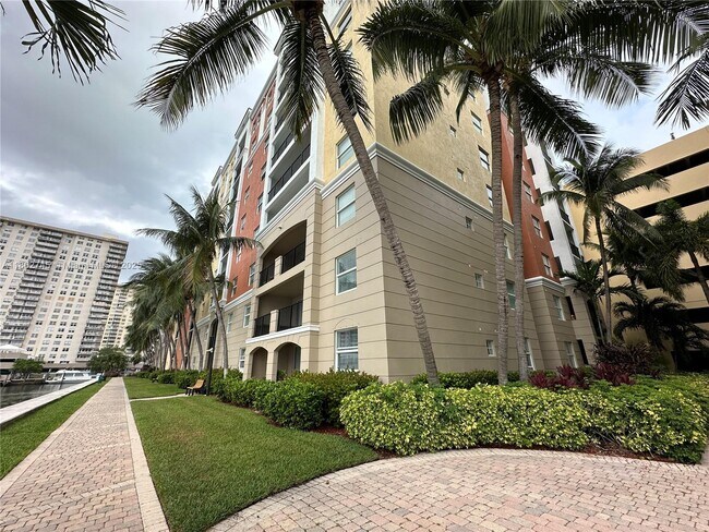 Building Photo - 17150 N Bay Rd