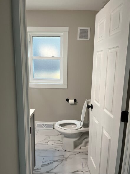 Building Photo - 1320 Fairlawn Ave