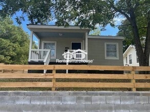 Building Photo - 1601 Center St S