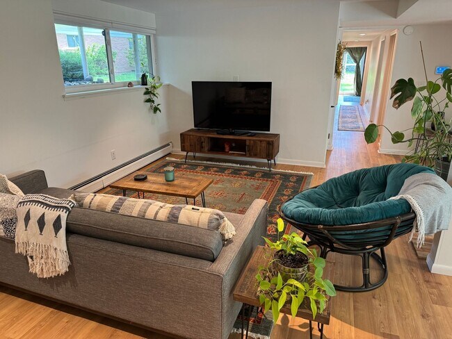Building Photo - large modern home with big backyard, peace...