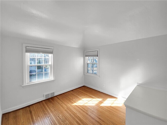 Building Photo - 54 Westmoreland Dr