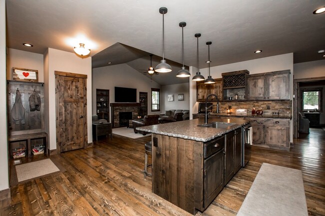 Building Photo - Glacier Ranch Home Available August 1
