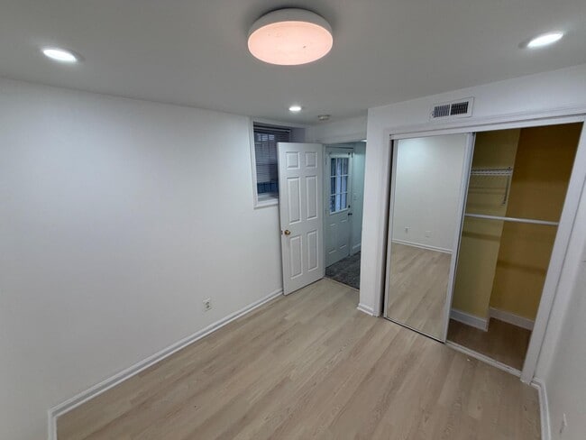 Building Photo - 1605 New Jersey Ave NW