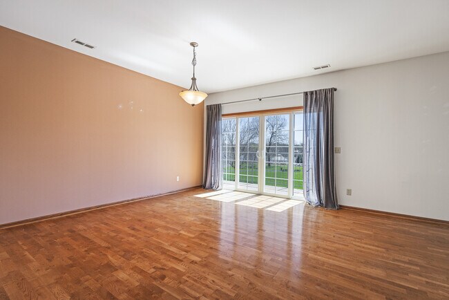Building Photo - 153 Hawick St