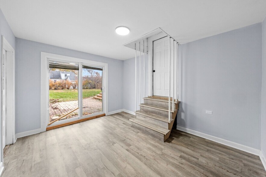 Building Photo - 5352 W 90th St