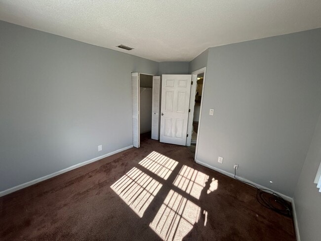 Building Photo - 1205 Tiffany Ln