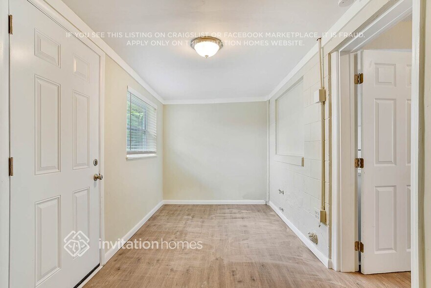 Building Photo - 4033 Castlegate Dr