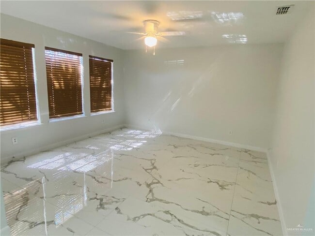 Building Photo - 18 E Laurel St