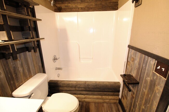 Building Photo - 2 bedroom 2.5 bathroom townhome for rent! ...