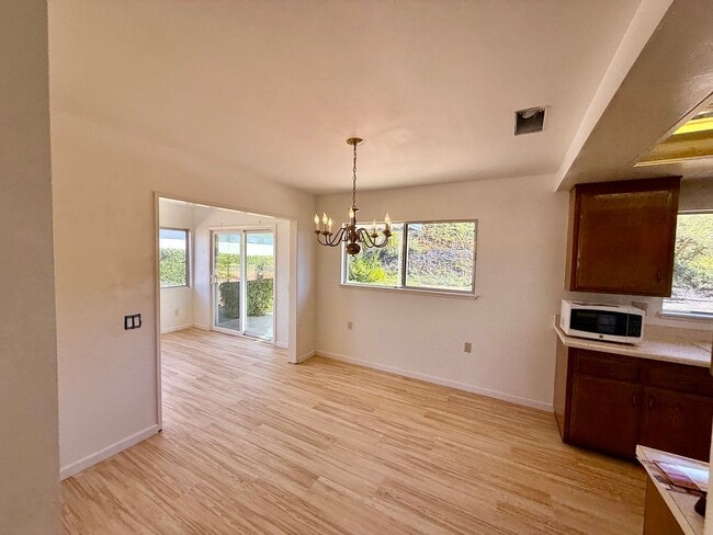 Building Photo - Bright & Spacious 2BR Home in Desirable 55+ Seven Oaks Community