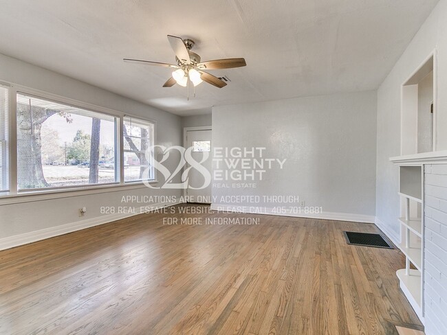 Building Photo - *COMING SOON - TOURS EXPECTED TO BEGIN 6/5/26* 2 Bed/2 Bath Duplex Close to Campus Corner!
