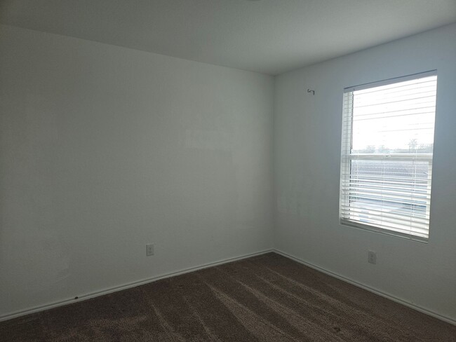 Building Photo - 4 Bedroom with 2 car garage