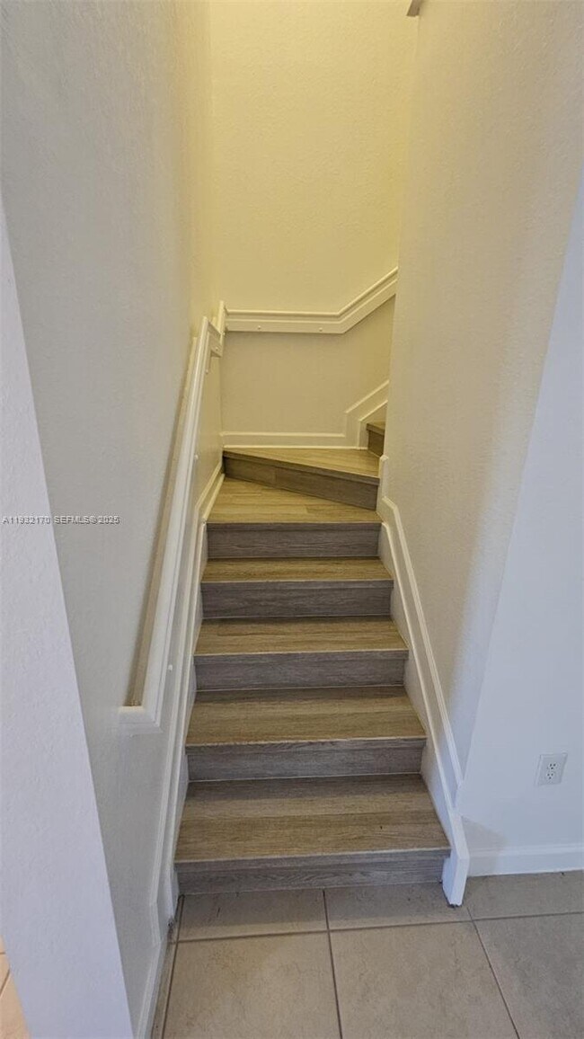 Building Photo - 8785 NW 116th Ct