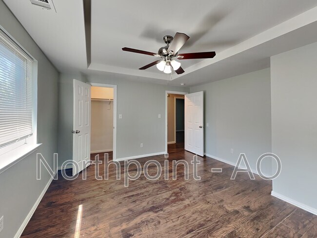 Building Photo - 5213 La Jolla Ln