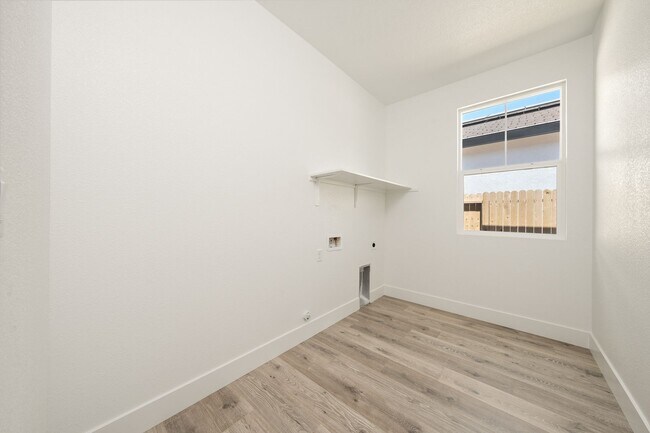 Building Photo - Beautiful home in "Canyon at the Ranch" 5 ...