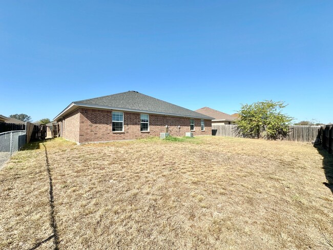 Building Photo - 6300 Temora Loop