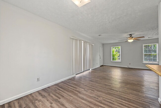 Building Photo - 2501 Riverchase Crossing NE
