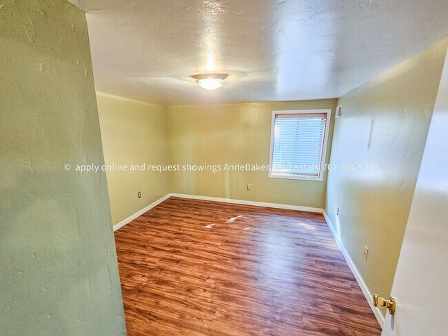 Building Photo - Exquisite Home among the Oak Trees